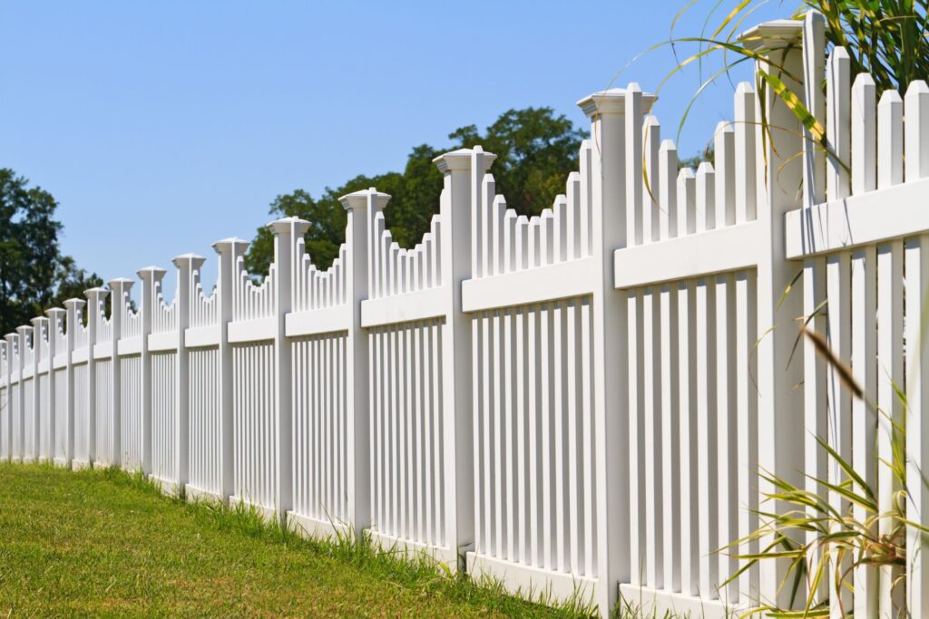 4′ vinyl fence